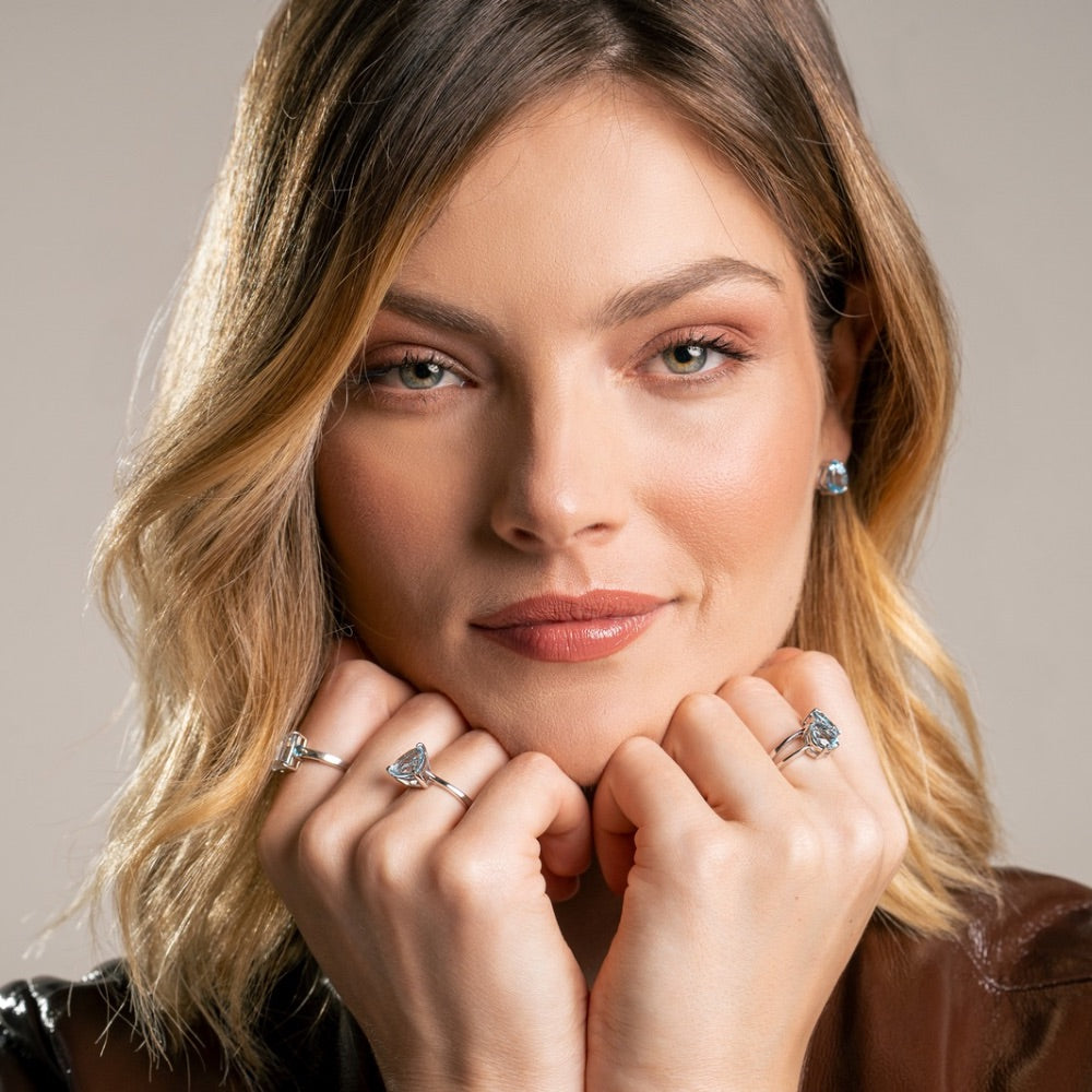 Anel Curves em Prata com Topázio Sky