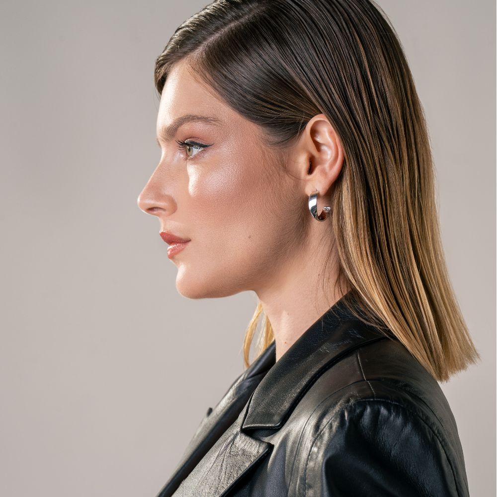 Brinco Meia Argola Curves em Prata