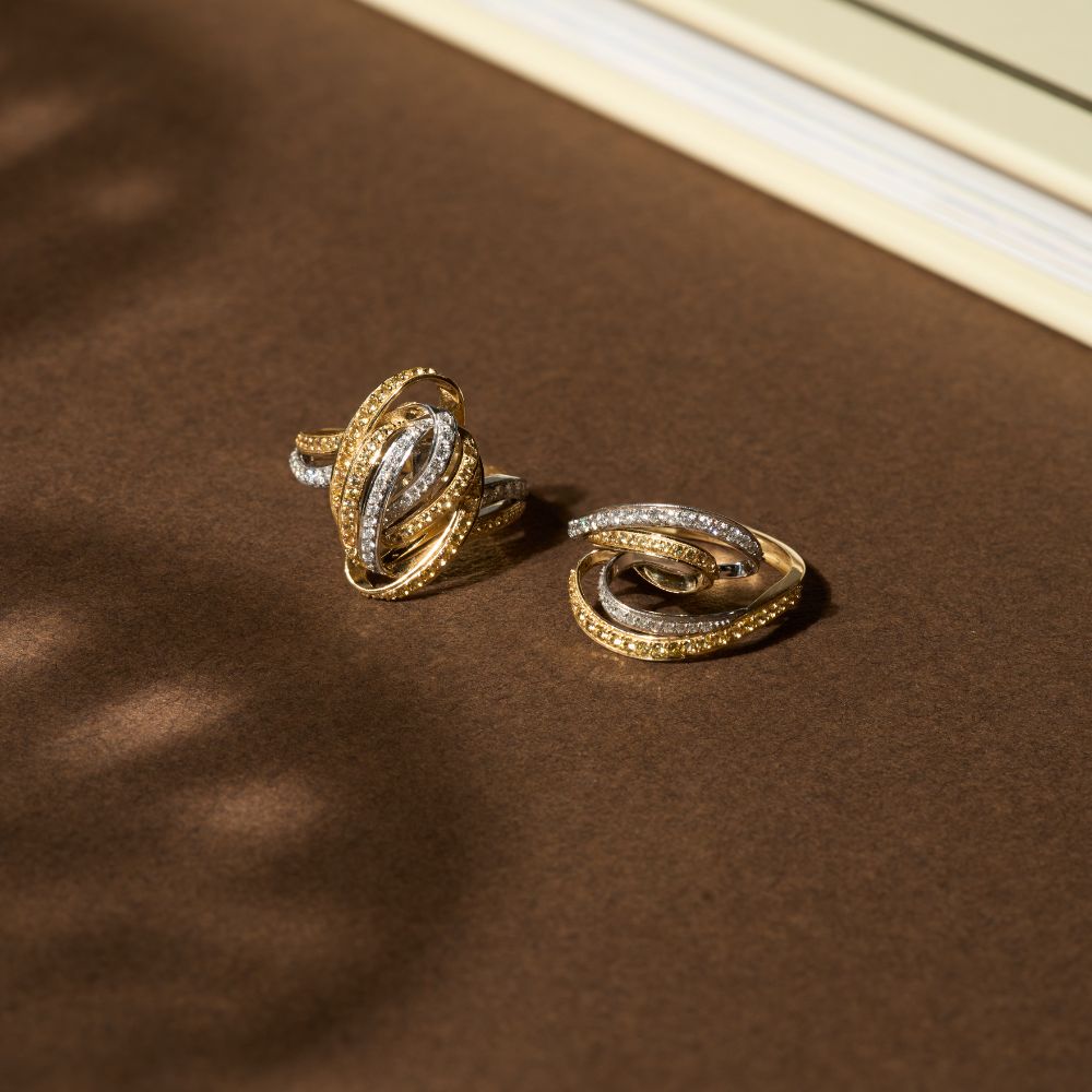 Anel Dualis em Ouro Amarelo e Ouro Branco com Safiras Amarelas e Diamantes