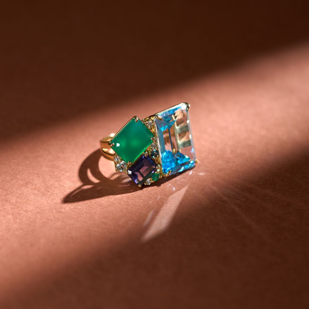 Anel Nuance em Ouro Amarelo com Iolita, Ágata Verde, Topázio Sky e Diamantes