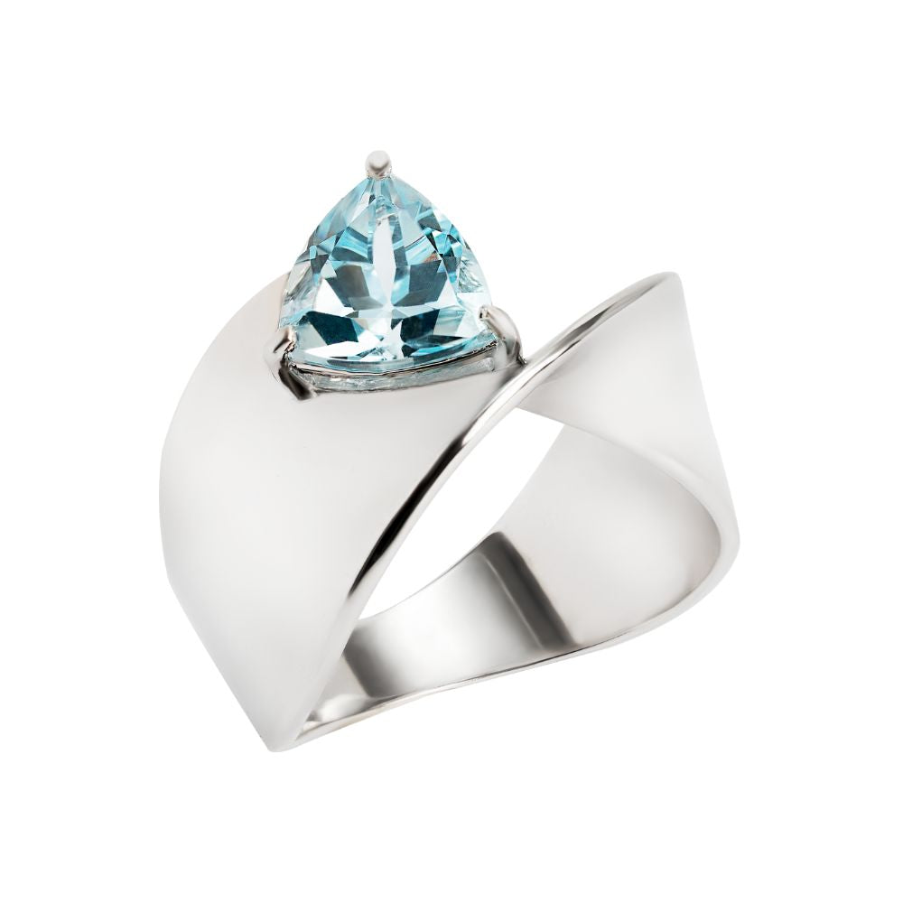Anel Curves em Prata com Topázio Sky Trillon