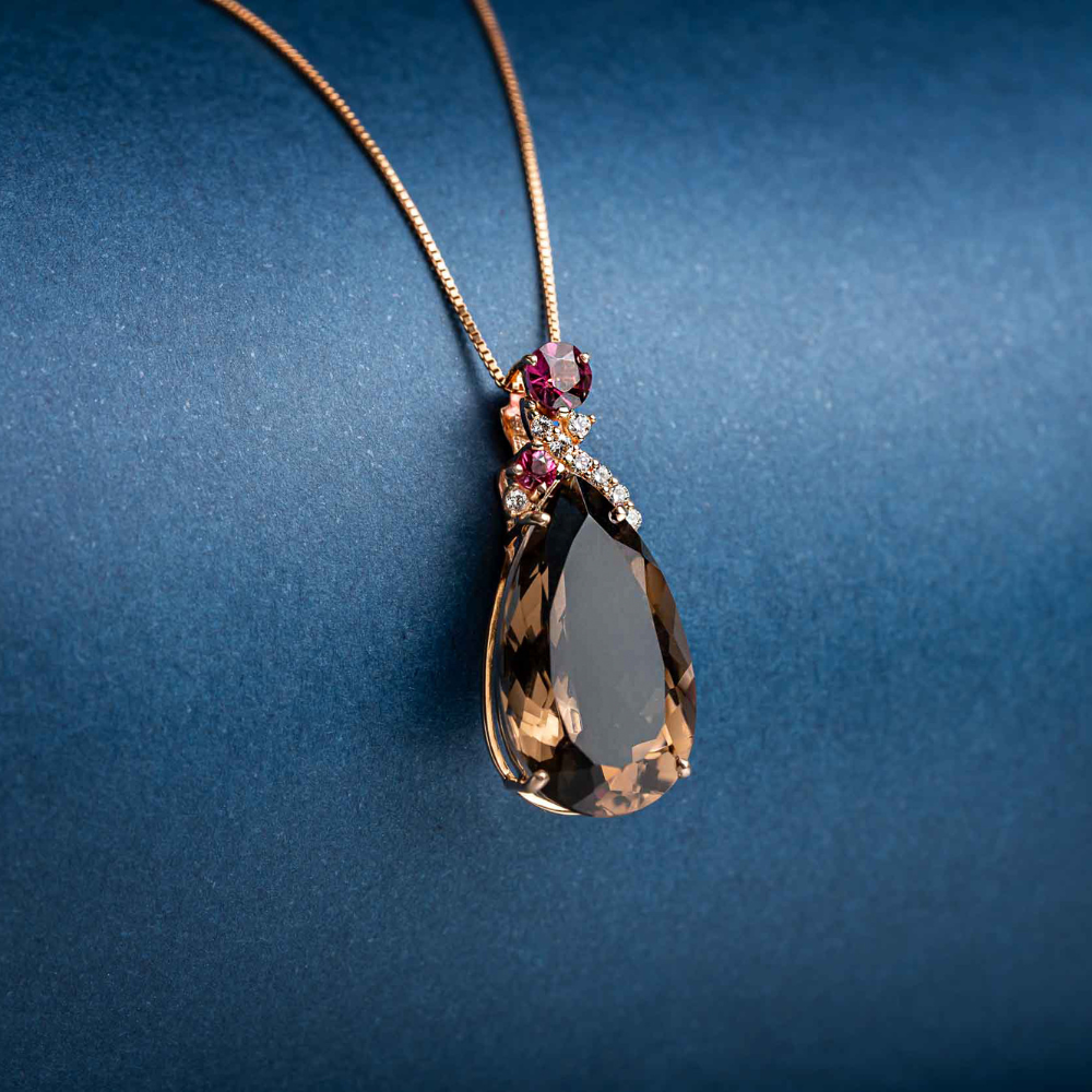 Pingente Antique em Ouro Rosé, Quartzo Fumê, Rodolita, Turmalina Rosa e Diamante