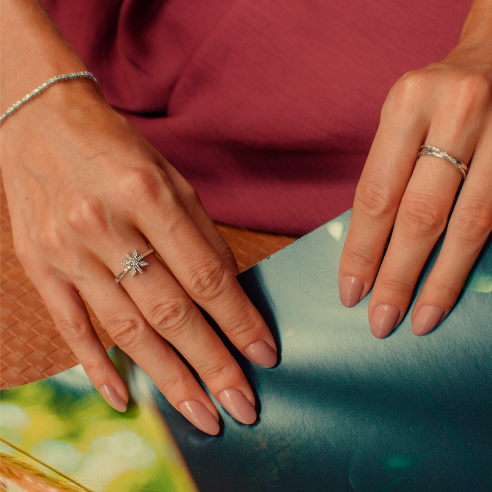 Anel Afeto em Ouro Branco com Diamantes