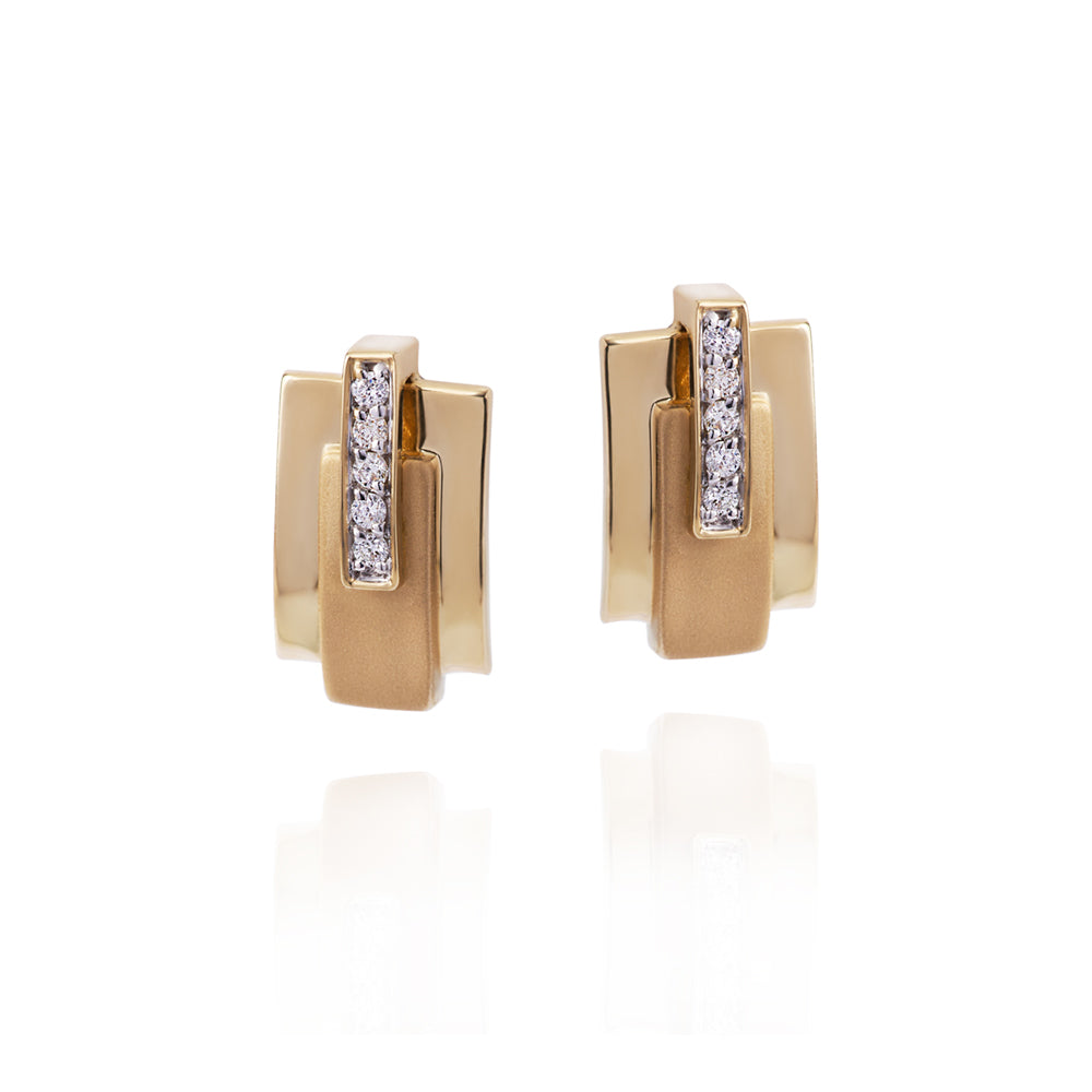 Brinco Linear em Ouro Amarelo com Diamantes