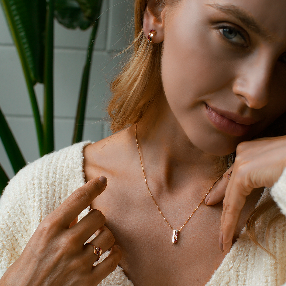 Anel Dengo em Ouro Rosé com Rubis e Diamantes