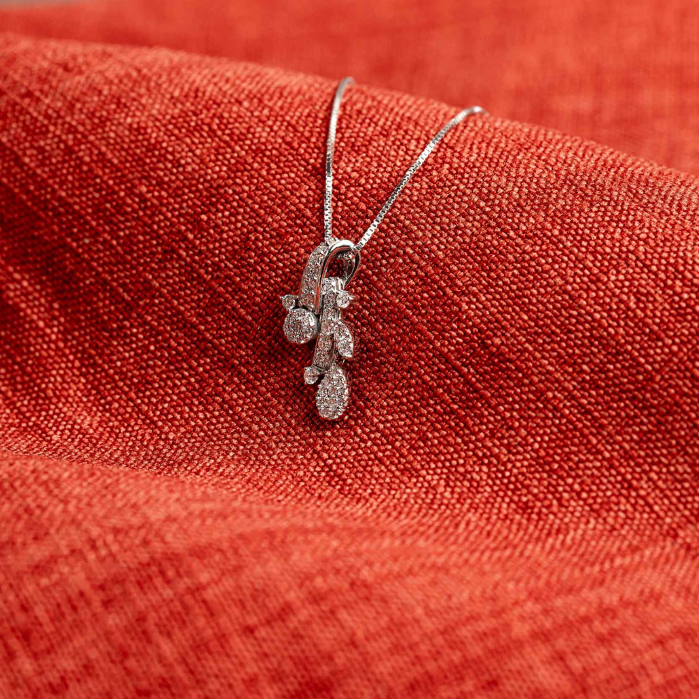 Pingente Glam em Ouro Branco com Diamante