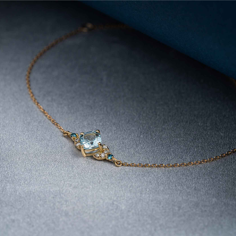 Pulseira Lace em Ouro Amarelo, Topázio Sky, Diamante Incolor e Diamante Azul