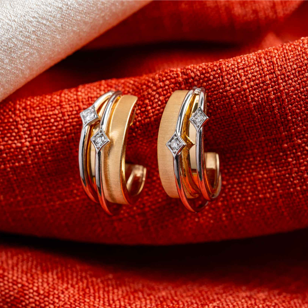 Brinco Town em Ouro Amarelo e Ouro Branco com Diamante